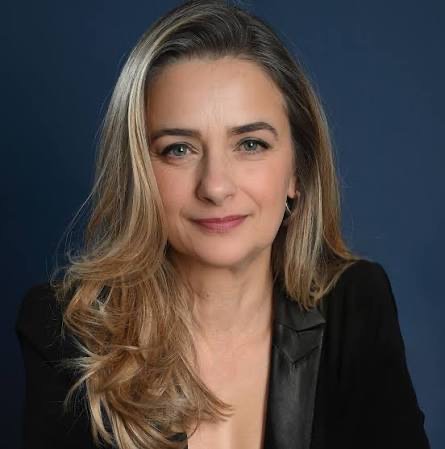 Rencontre et dédicace avec Myriam Frégonèse.